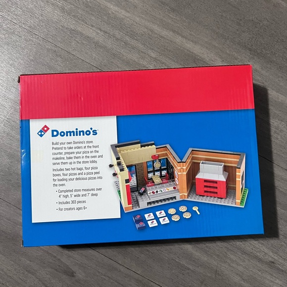 Domino’s Store Building Set (LEGO) - Picture 3 of 6